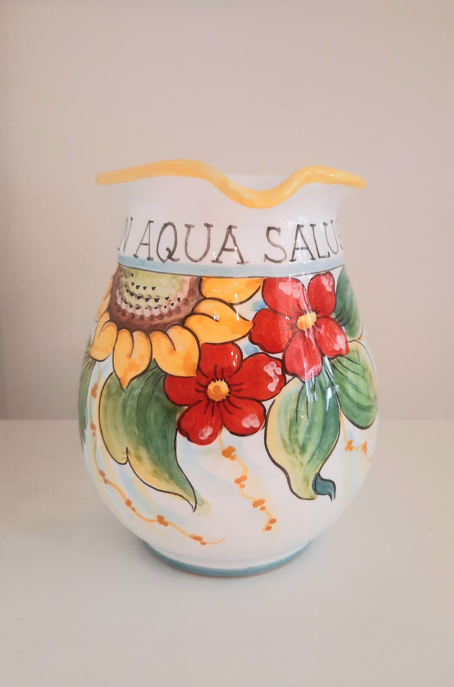 Brocca 1 litro in ceramica dipinta a mano. Maneggevole e capiente darà colore e prestigio alla tua tavola