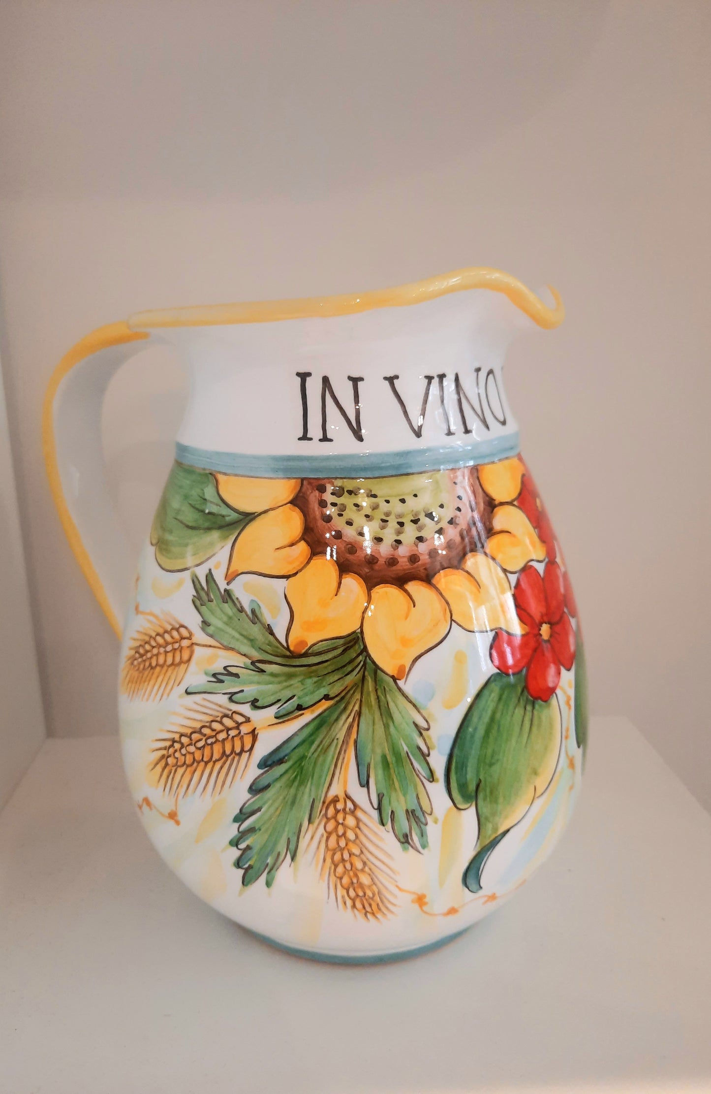 Brocca 1 litro in ceramica dipinta a mano. Maneggevole e capiente darà colore e prestigio alla tua tavola