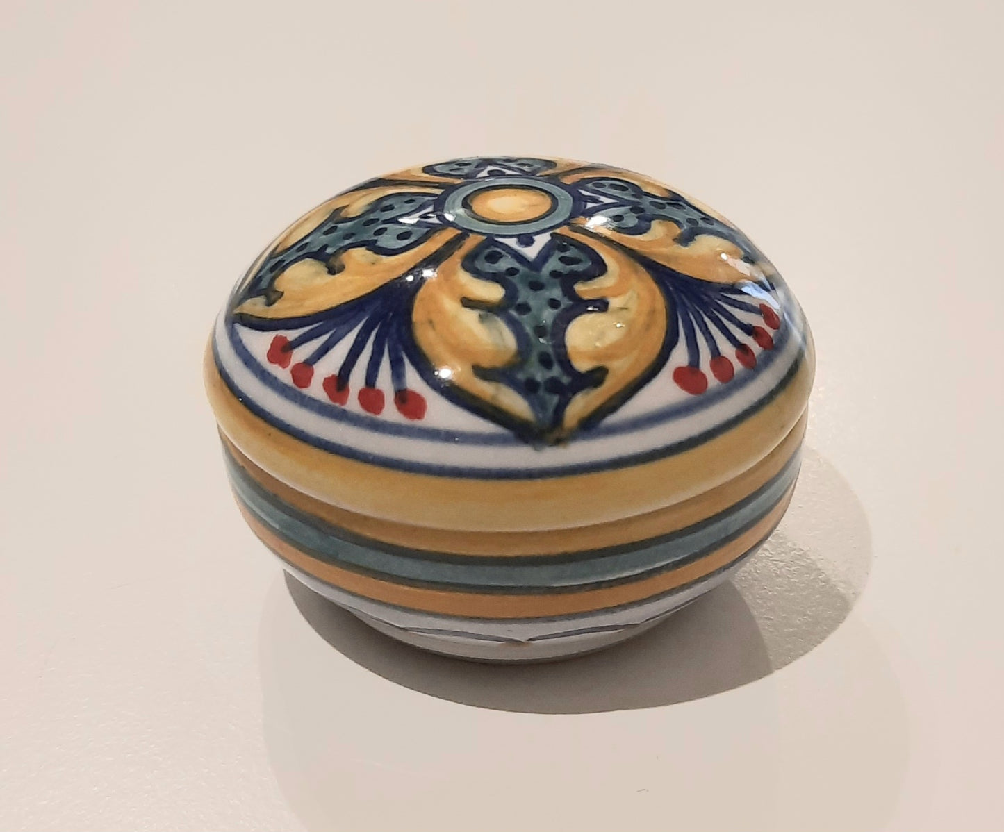 Rounded box 6 cm