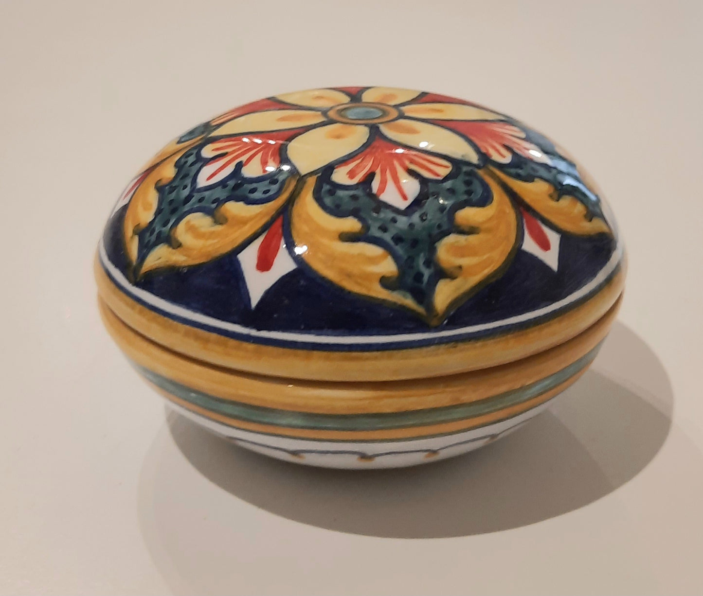 Rounded box 9 cm