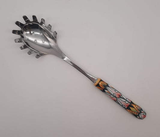 Dosaspaghetti Decoro Vario Geometrico. Manico in ceramica dipinto a mano, dosaspaghetti in acciaio inox.