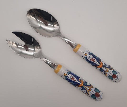 Coppia posate insalata Decoro Ricco Deruta. Manico in ceramica dipinto a mano, entrambi i cucchiai sono in acciaio inox.