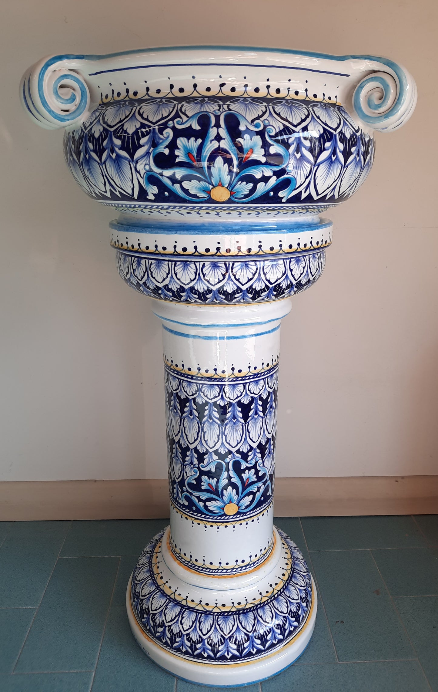 Colonna con vaso