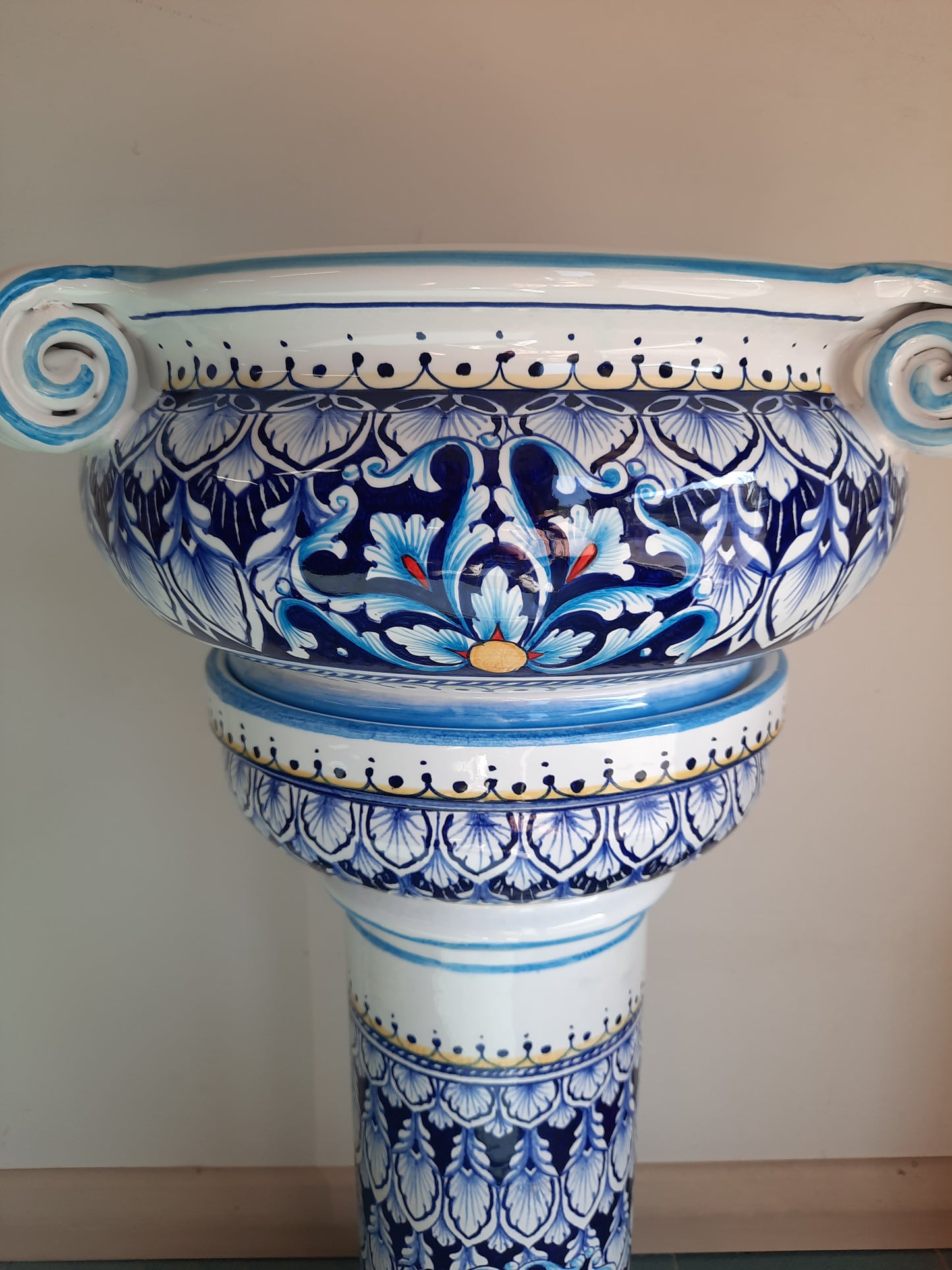 Colonna con vaso