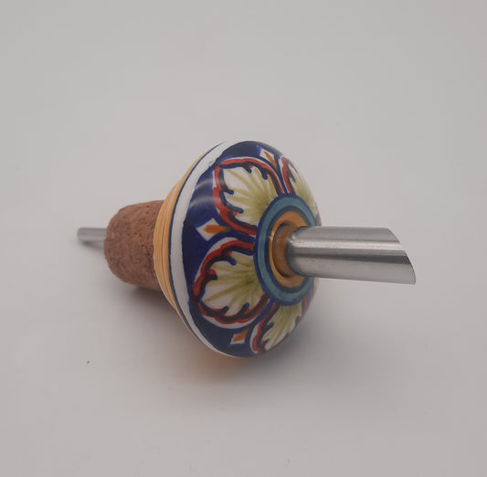 Gocciolatoio per olio in ceramica dipinto a mano. Adattabile a tutte le bottiglie d'olio. Utile e colorato per la tua tavola.