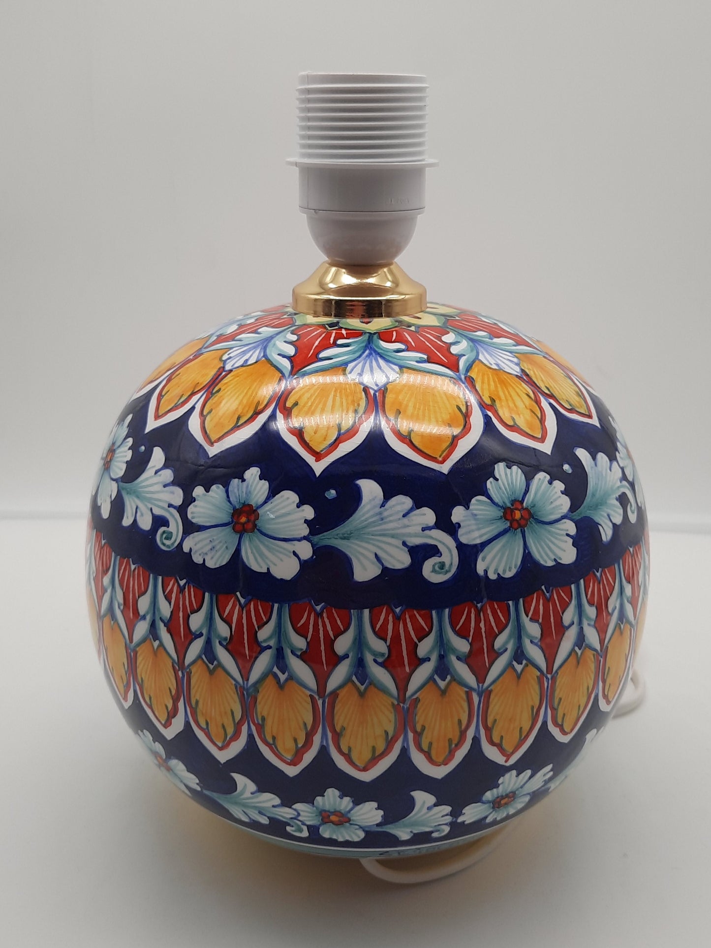 Lampada cm 17 (con cappello incluso) in ceramica dipinta a mano. Decoro geometrico. Colori vivaci per illuminare la tua casa