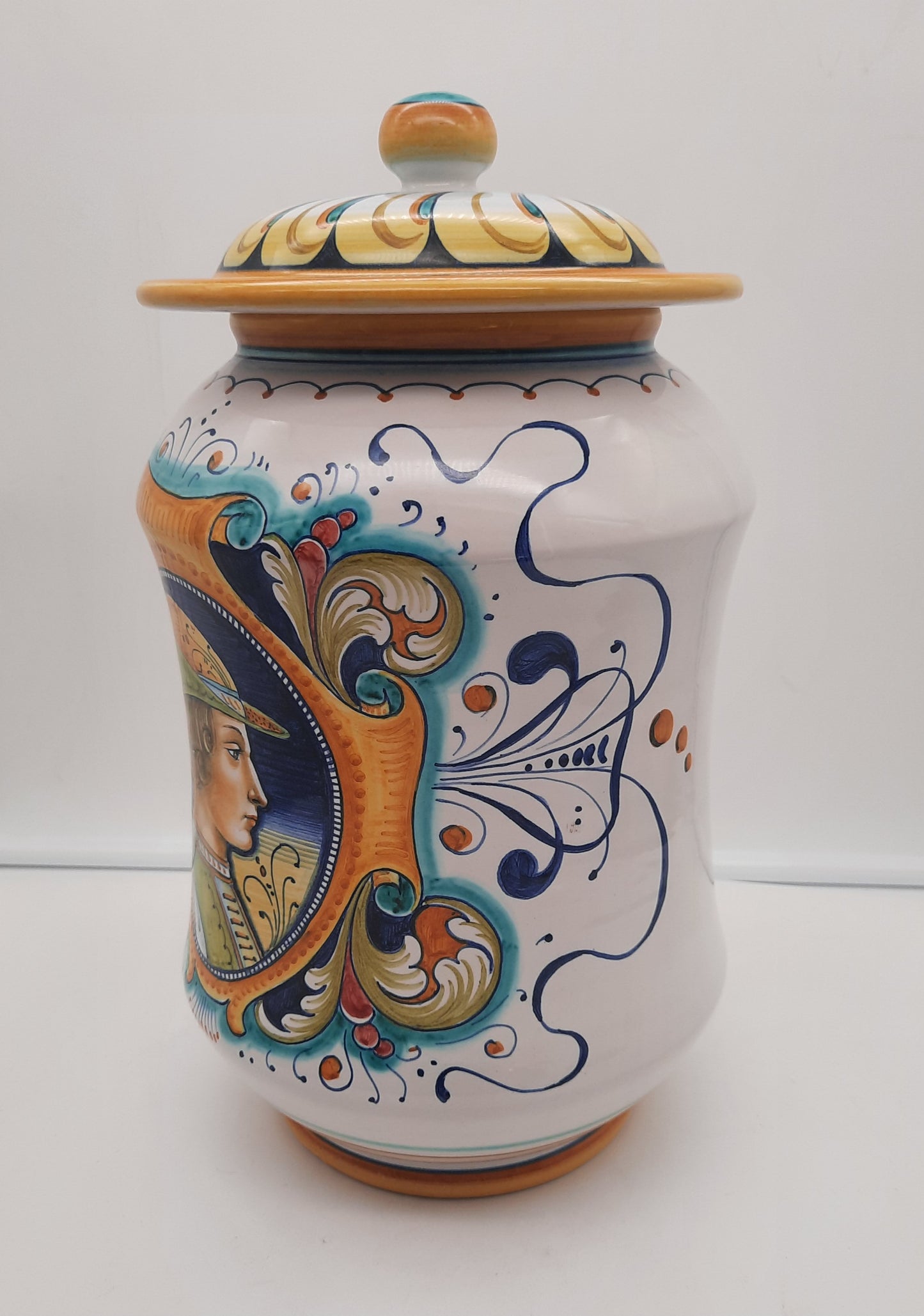 Barattolo classico farmacia cm 33 con Figura Maschile Rinascimentale interamente dipinto a mano