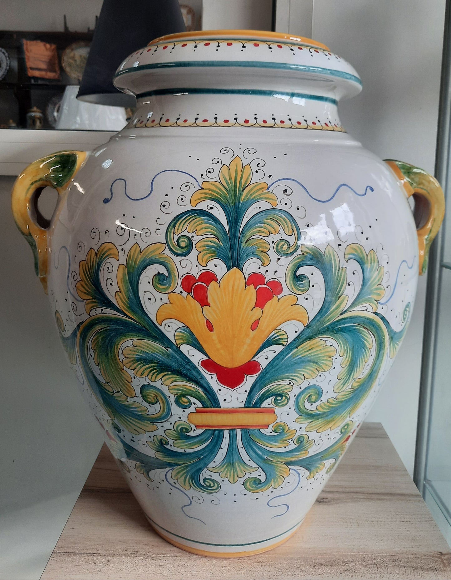 Orcio con manici altezza cm 65 decorato a mano con Figura Classica e grottesche rinascimentali