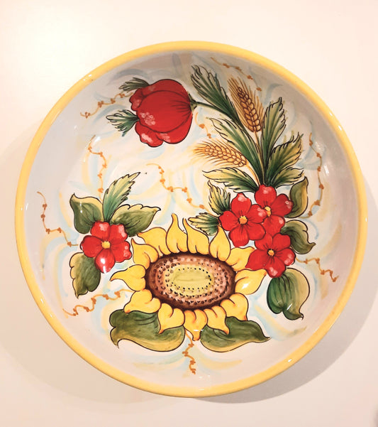 Ciotola cm 35 in ceramica dipinta a mano. Molto utile in cucina adatta per la pasta, la frutta e le vostre insalate. Non solo utile ma anche decorativa