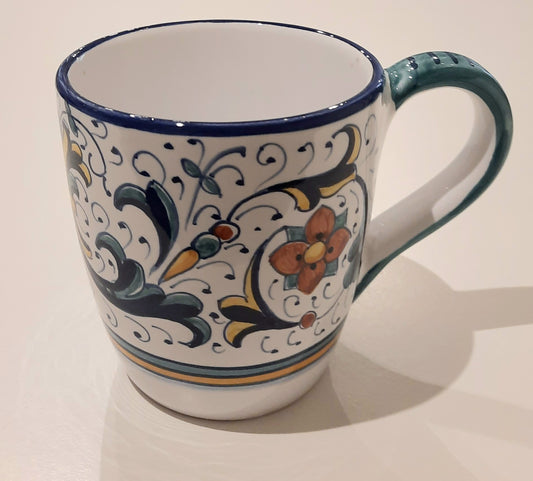 Mug cm 9 Ricco Deruta in ceramica dipinto a mano. Ideale e pratico per le vostre bevande calde.