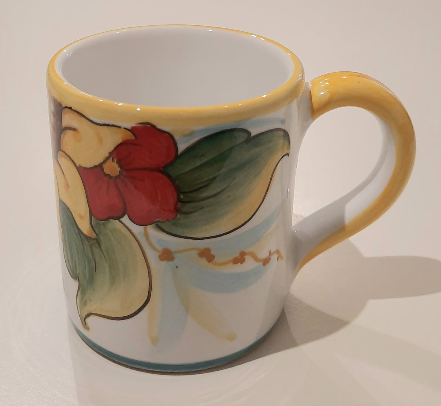 Mug cm 9 Girasole in ceramica dipinto a mano. Ideale e pratico per le vostre bevande calde.