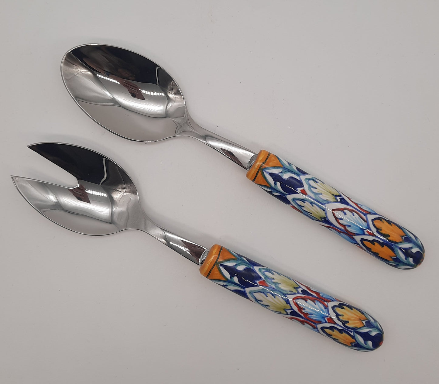Pair of salad cutlery with various geometric decoration