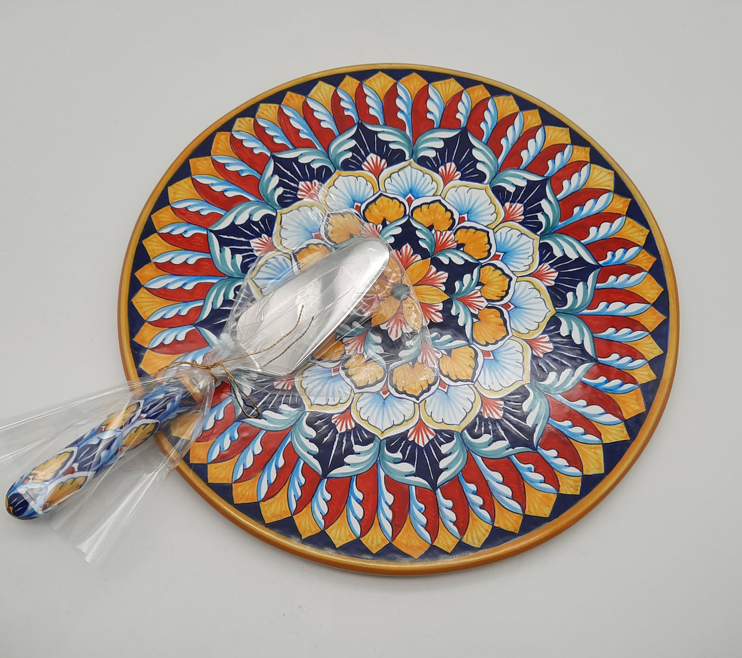 Disco portadolce cm 33 con Vario Geometrico. Dipinto a mano in ceramica ideale come tagliere per affettati e formaggi o dolci