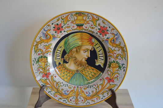 Plate with Classic Figure cm 42 Man