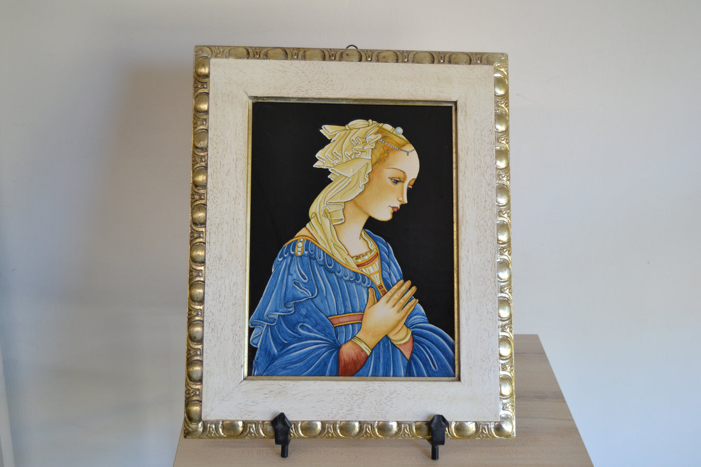 Madonna del Lippi riproduzione su ceramica dipinta a mano con cornice lavorata artigianalmente